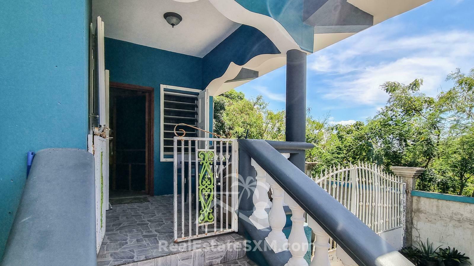 House for sale in St Maarten, Diamond Hill. Very spacious! Peaceful. Water view. 2 apartments