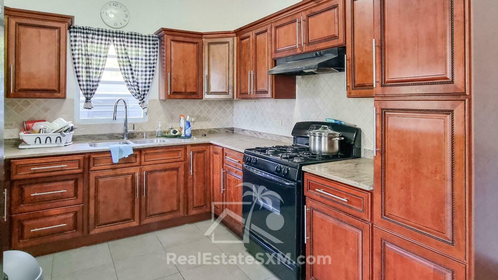 House for sale in St Maarten, Diamond Hill. Very spacious! Peaceful. Water view. 2 apartments