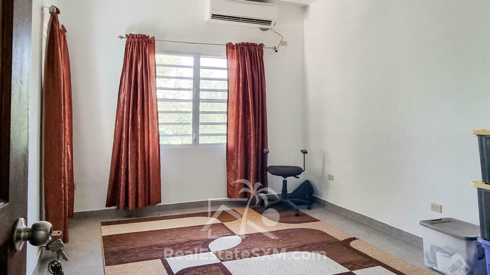 House for sale in St Maarten, Diamond Hill. Very spacious! Peaceful. Water view. 2 apartments