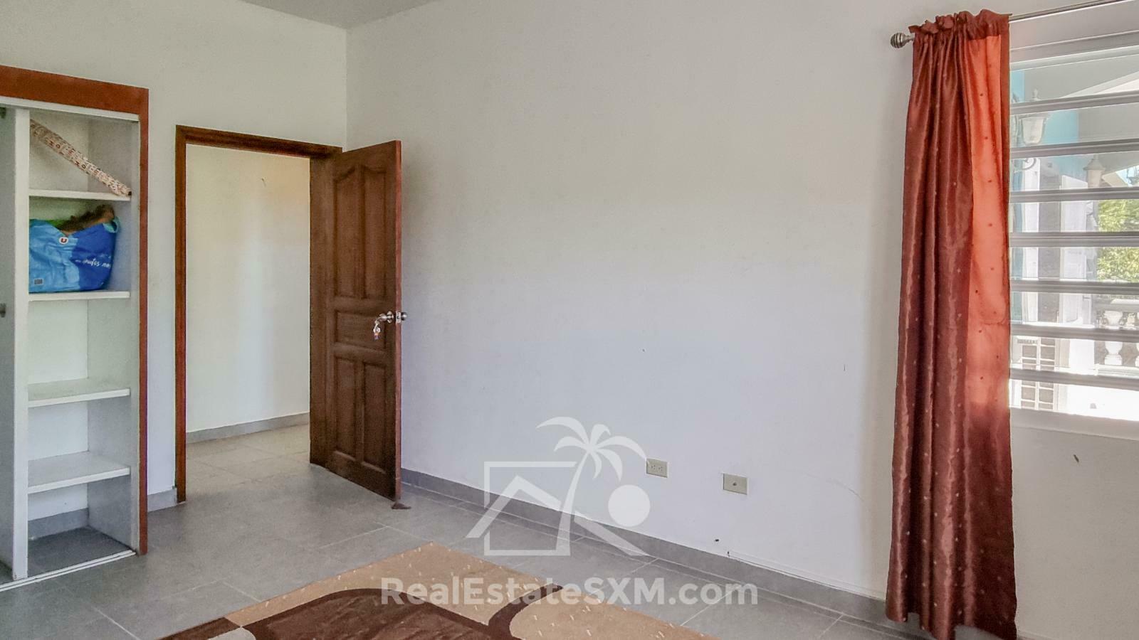 House for sale in St Maarten, Diamond Hill. Very spacious! Peaceful. Water view. 2 apartments