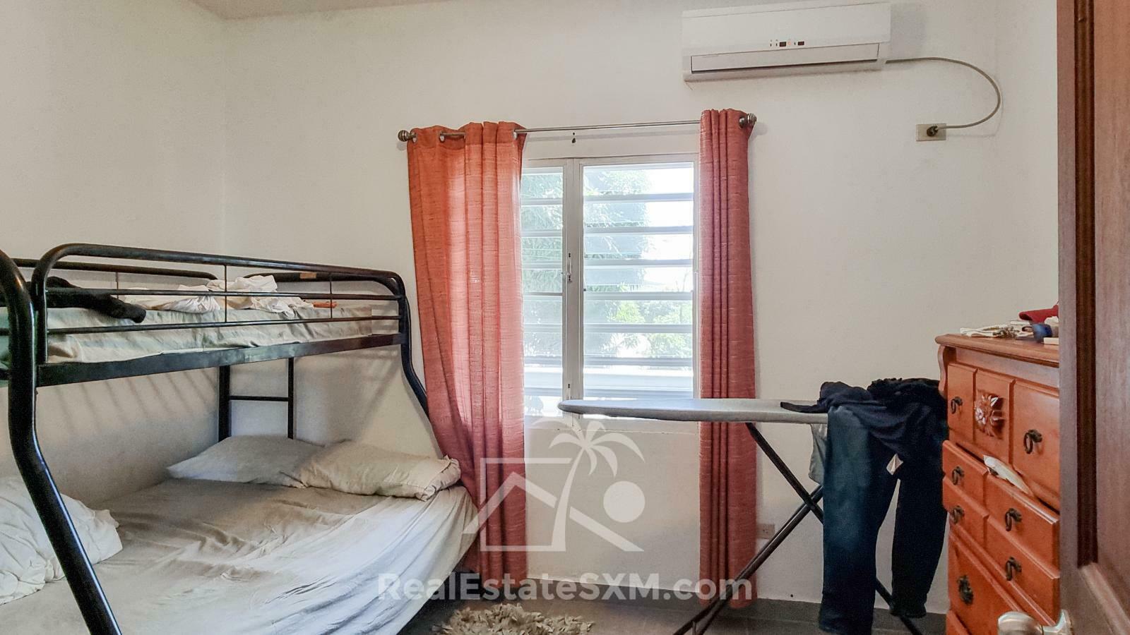 House for sale in St Maarten, Diamond Hill. Very spacious! Peaceful. Water view. 2 apartments