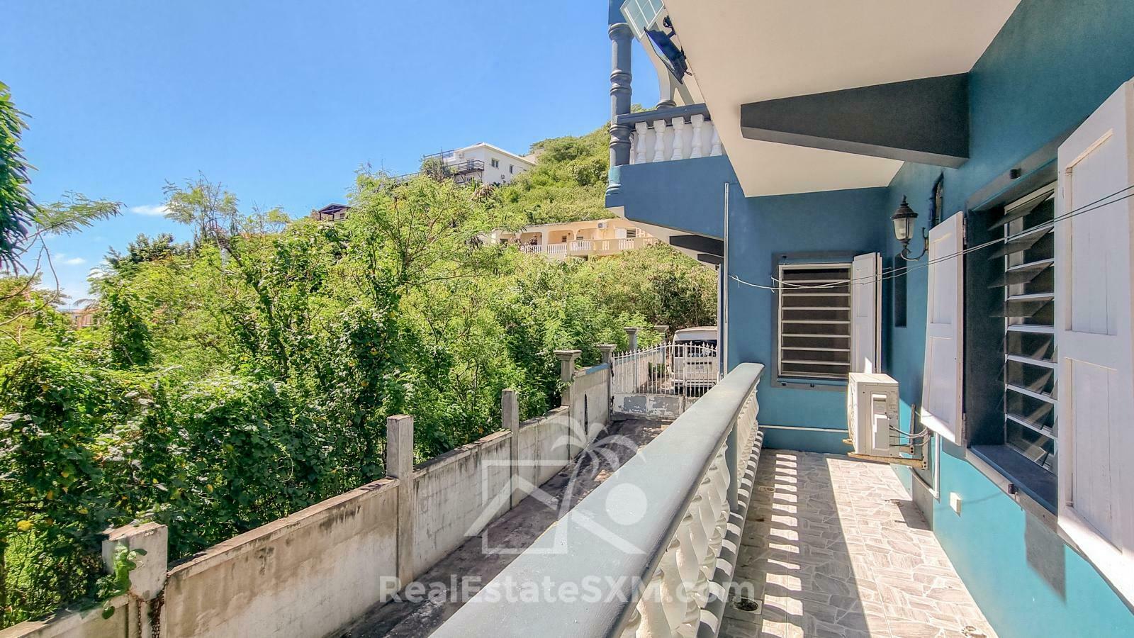 House for sale in St Maarten, Diamond Hill. Very spacious! Peaceful. Water view. 2 apartments