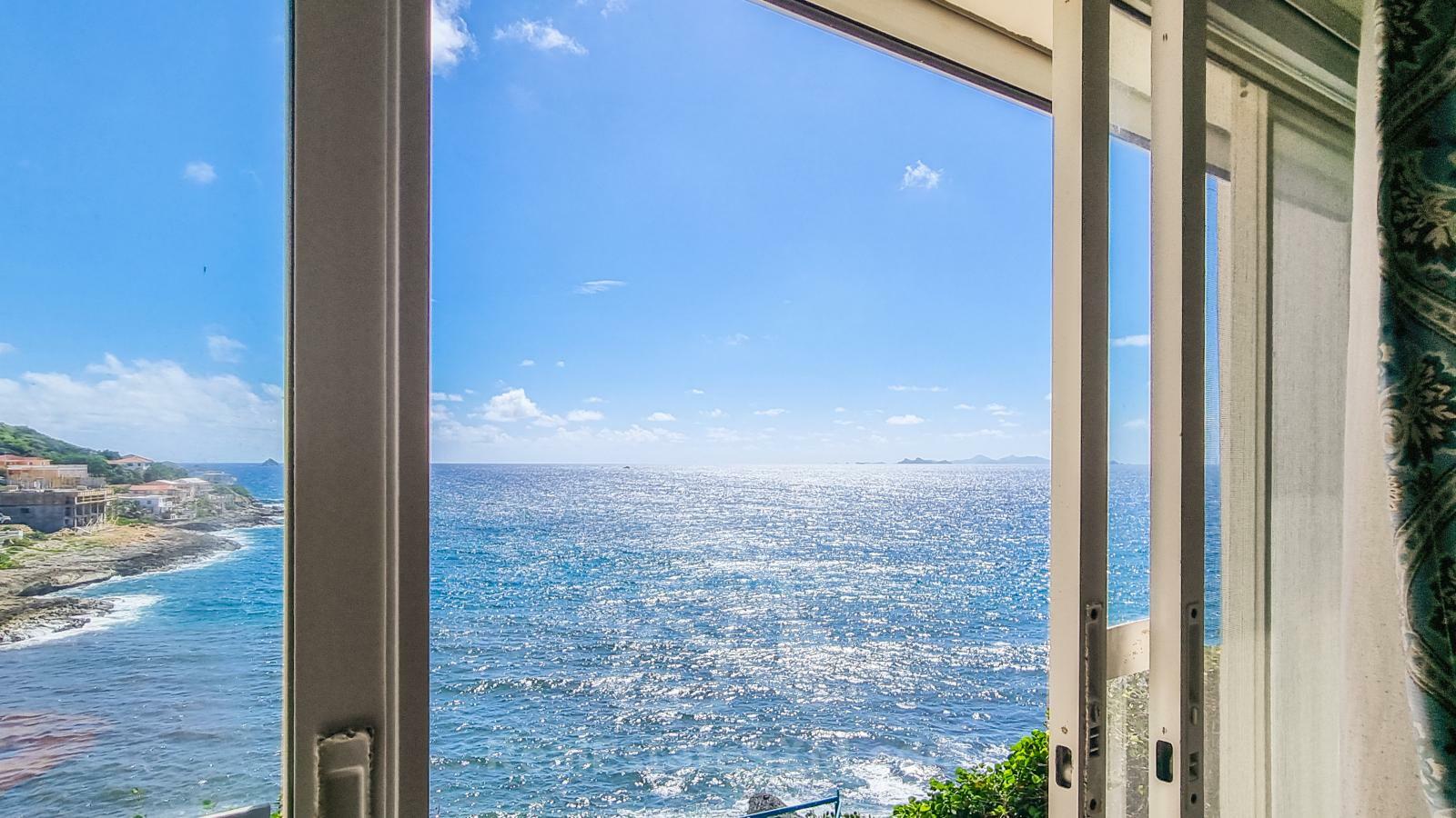 St Maarten home FOR SALE 2-bedroom condo Ocean-Front in Point Blanche. Swimming Pool. 
