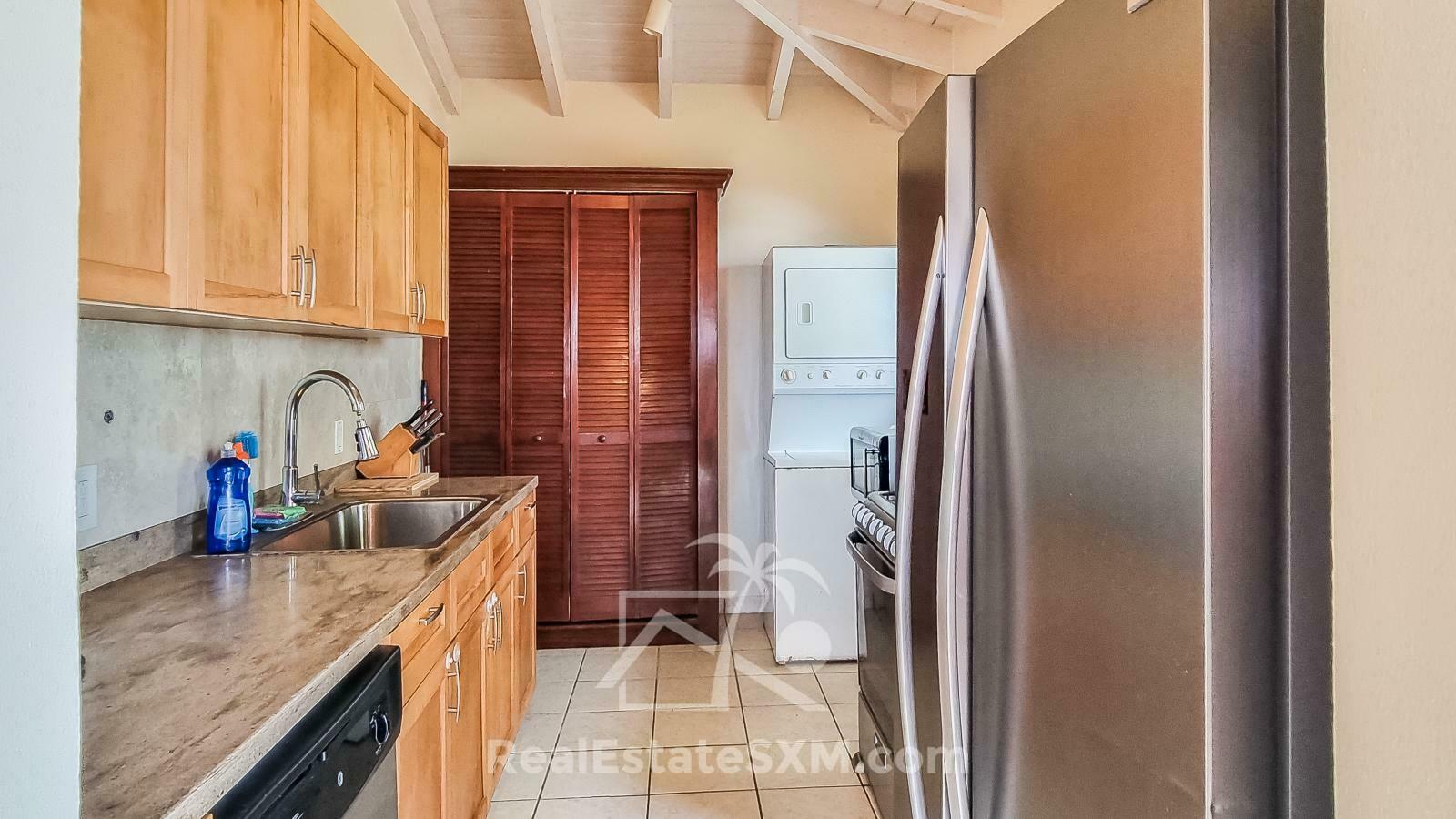 RENT Standalone Townhouse in Guana Bay, Sint Maarten. Peaceful living. Ocean view. Garage. Generator