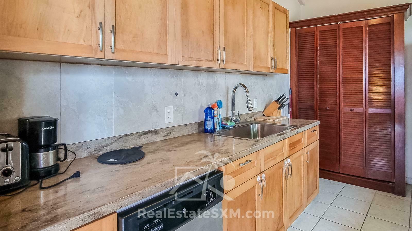 RENT Standalone Townhouse in Guana Bay, Sint Maarten. Peaceful living. Ocean view. Garage. Generator
