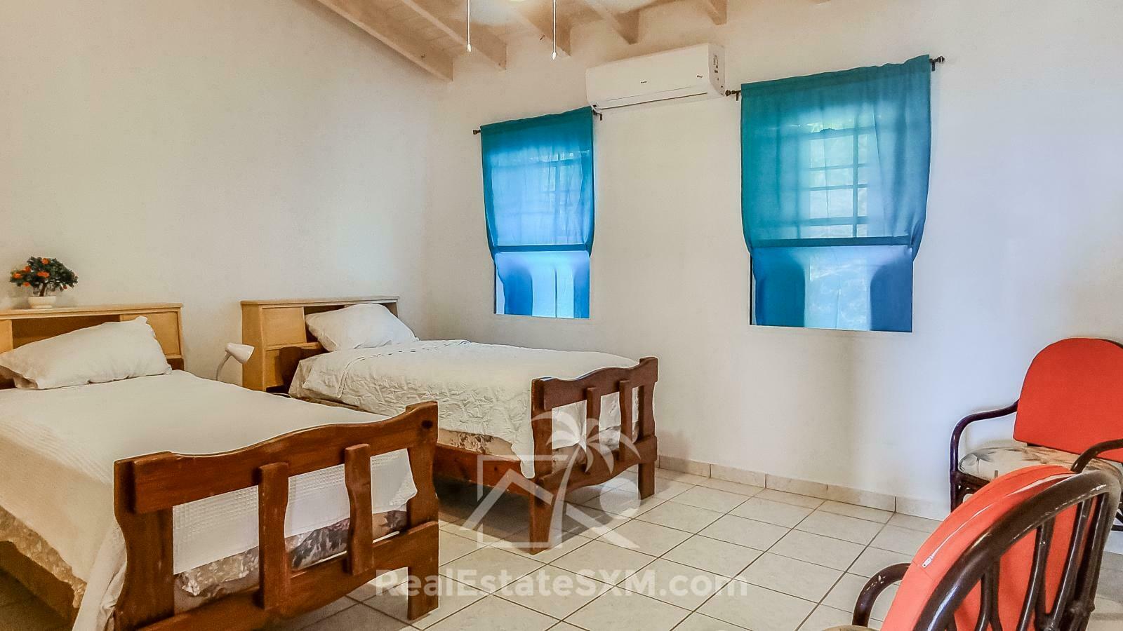 RENT Standalone Townhouse in Guana Bay, Sint Maarten. Peaceful living. Ocean view. Garage. Generator