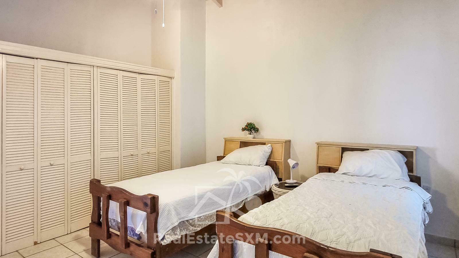 RENT Standalone Townhouse in Guana Bay, Sint Maarten. Peaceful living. Ocean view. Garage. Generator
