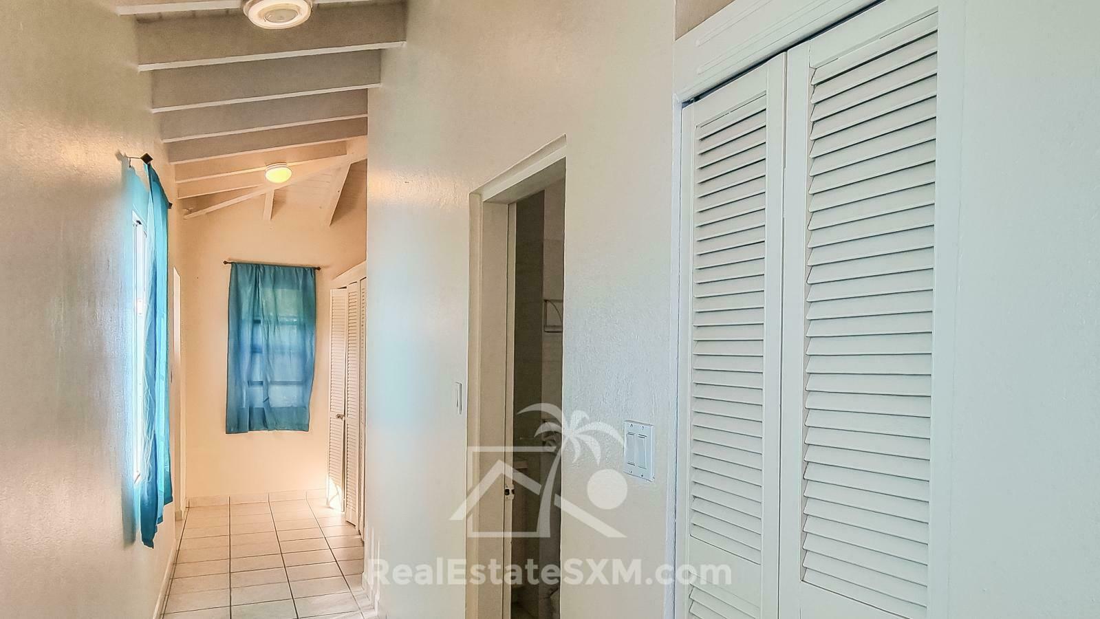 RENT Standalone Townhouse in Guana Bay, Sint Maarten. Peaceful living. Ocean view. Garage. Generator