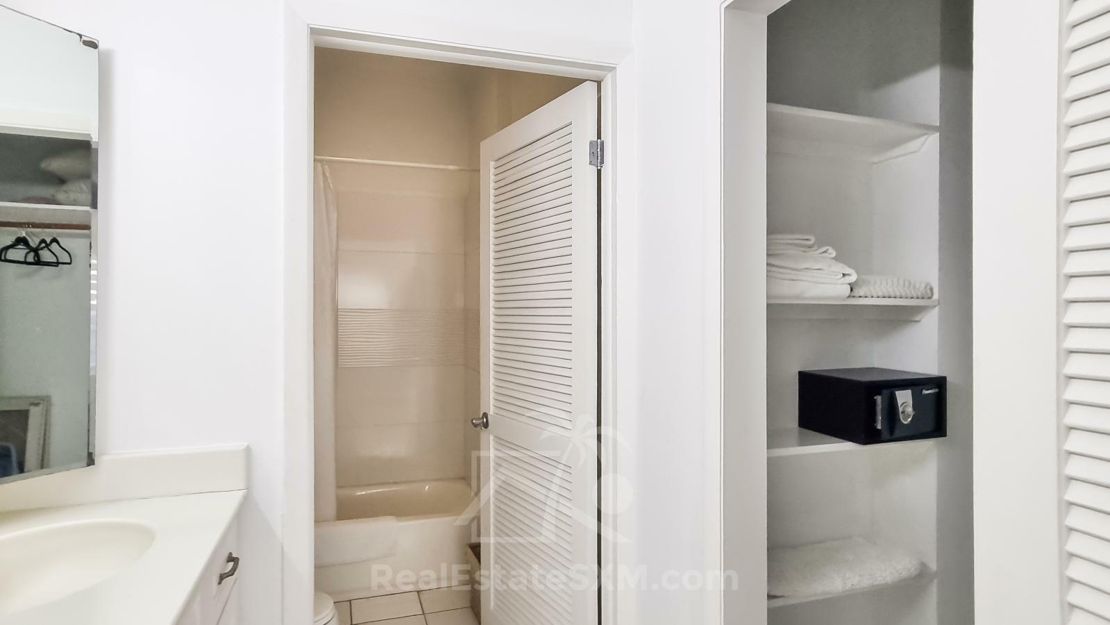 Oceanfront 3-Bedroom Condo in Cupecoy Beach Club SXM. Caribbean Sunsets! Spacious. 2-levels