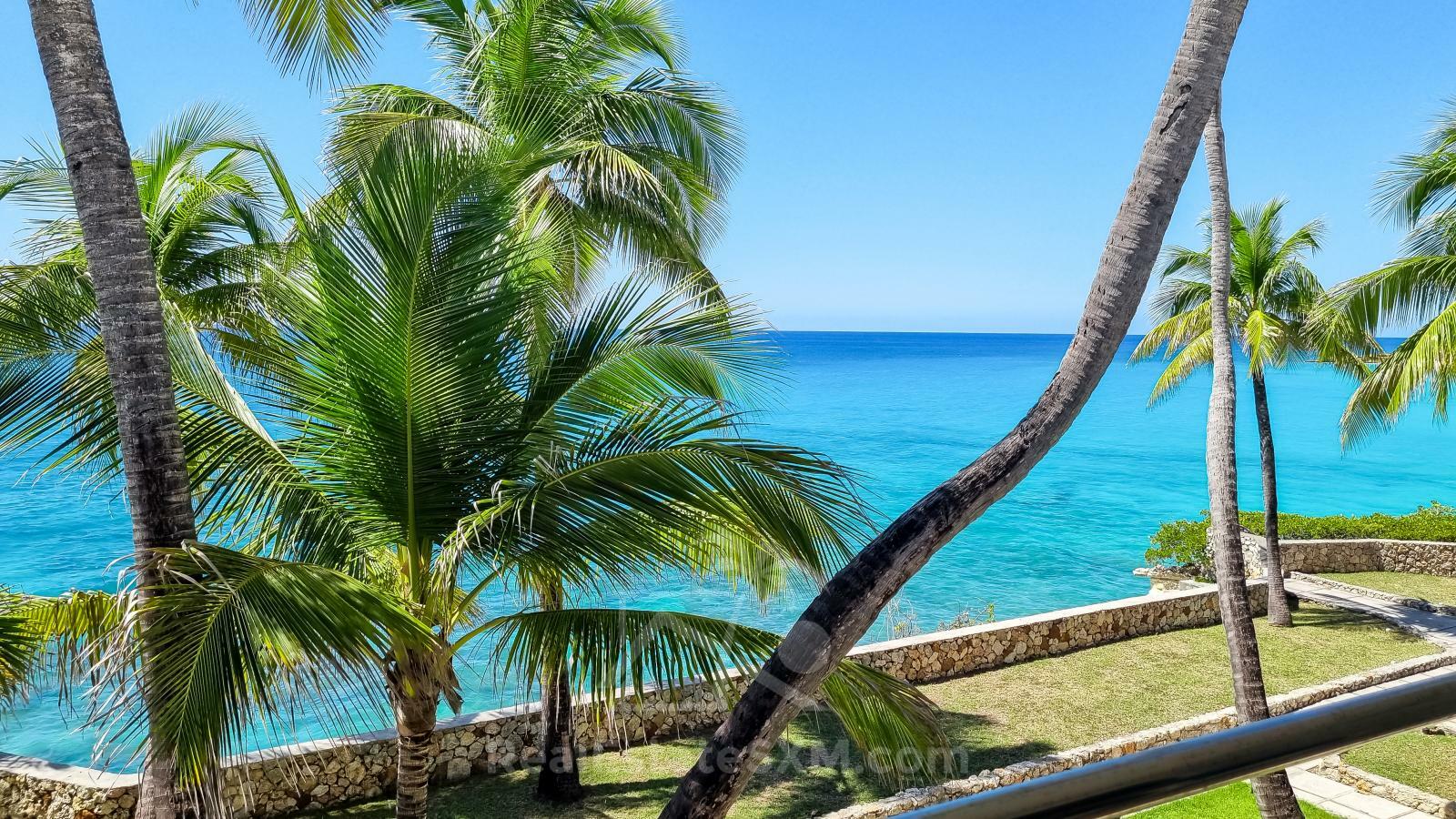 Oceanfront 3-Bedroom Condo in Cupecoy Beach Club SXM. Caribbean Sunsets! Spacious. 2-levels