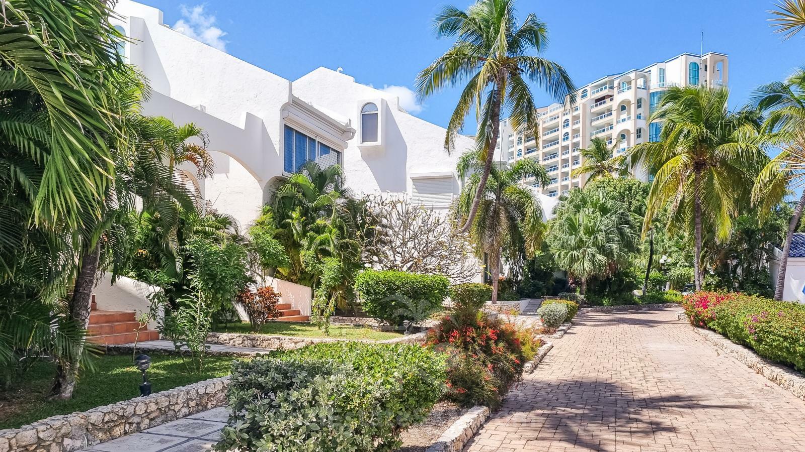 Oceanfront 3-Bedroom Condo in Cupecoy Beach Club SXM. Caribbean Sunsets! Spacious. 2-levels