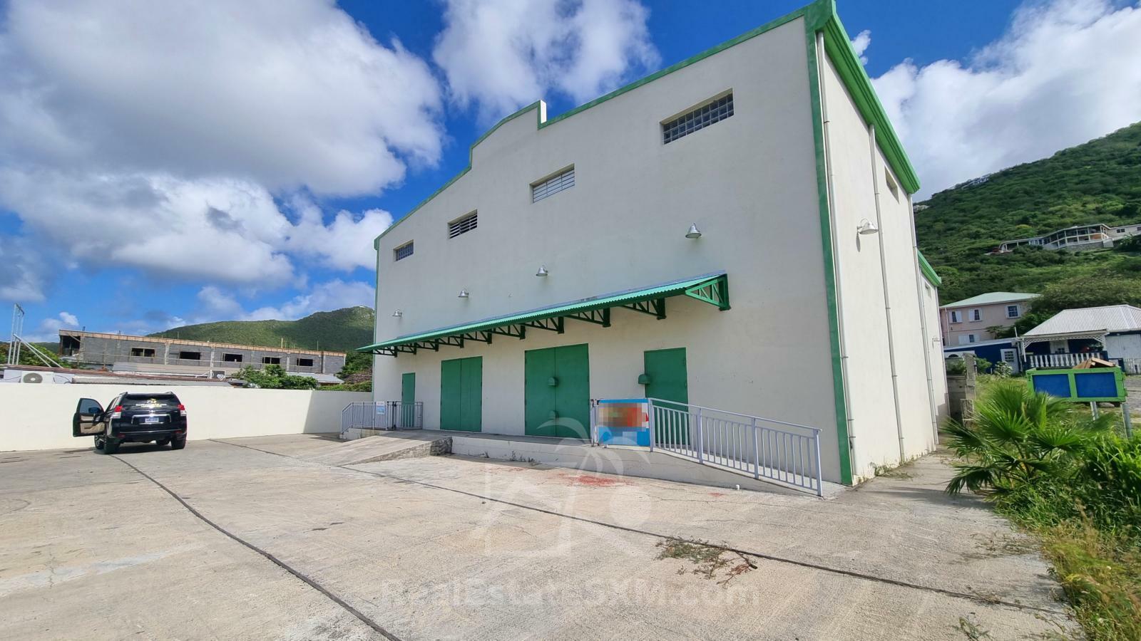 View of New Large Warehouse for rent 659 m2. Parking. Excellent