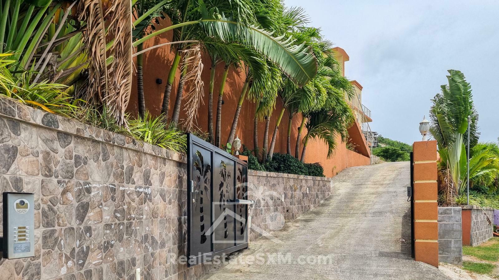 2-Bedroom Townhouse with Private Pool. Valley Estate, St. Maarten. Beautiful Views. Gated Peaceful
