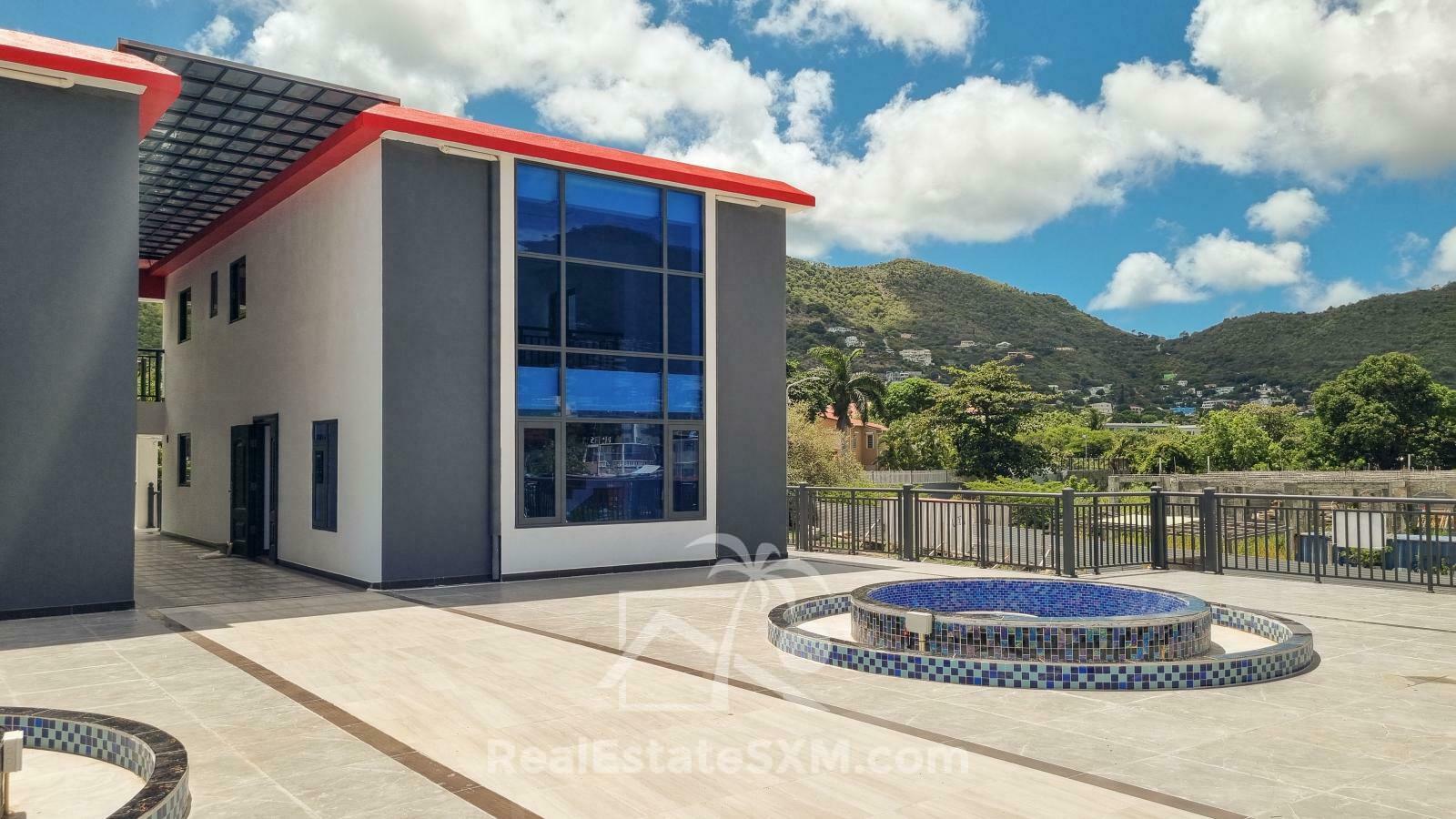 3-bedrooms condo in St Maarten, St John's. Brand new. Modern. Two levels. High ceilings