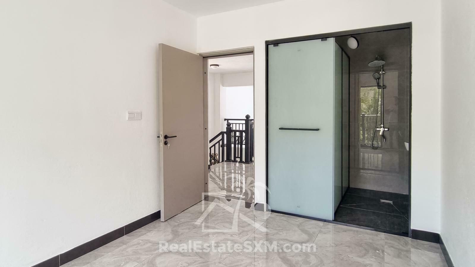 3-bedrooms condo in St Maarten, St John's. Brand new. Modern. Two levels. High ceilings