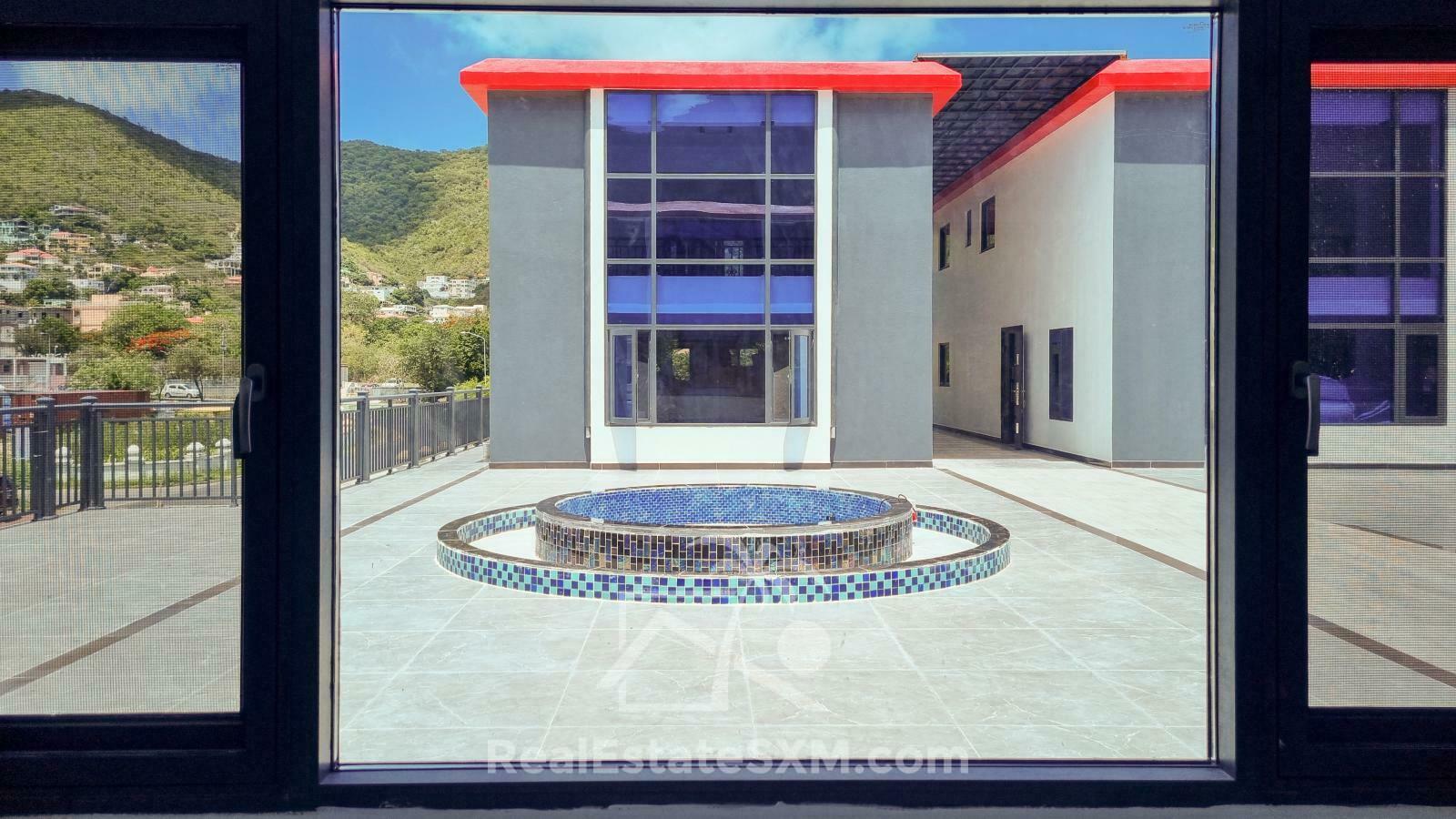 3-bedrooms condo in St Maarten, St John's. Brand new. Modern. Two levels. High ceilings