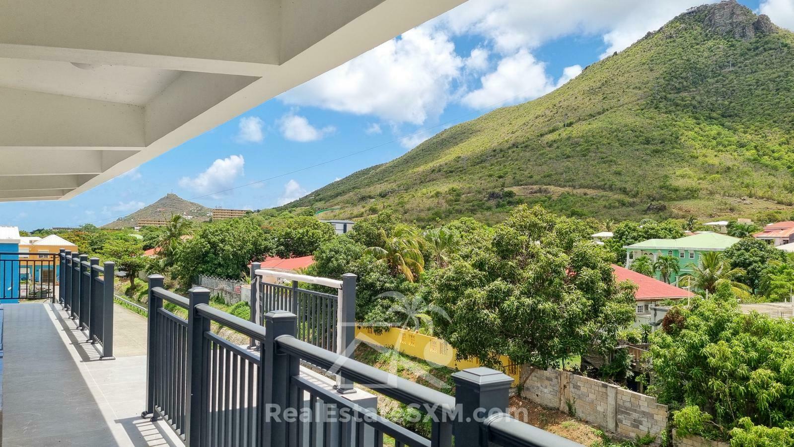 3-bedrooms condo in St Maarten, St John's. Brand new. Modern. Two levels. High ceilings
