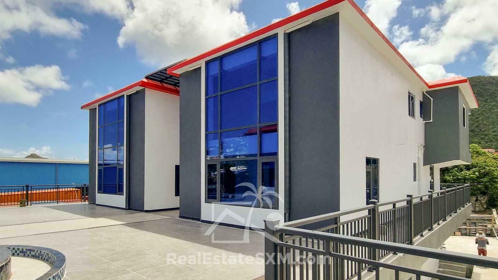3-bedrooms condo in St Maarten, St John's. Brand new. Modern. Two levels. High ceilings