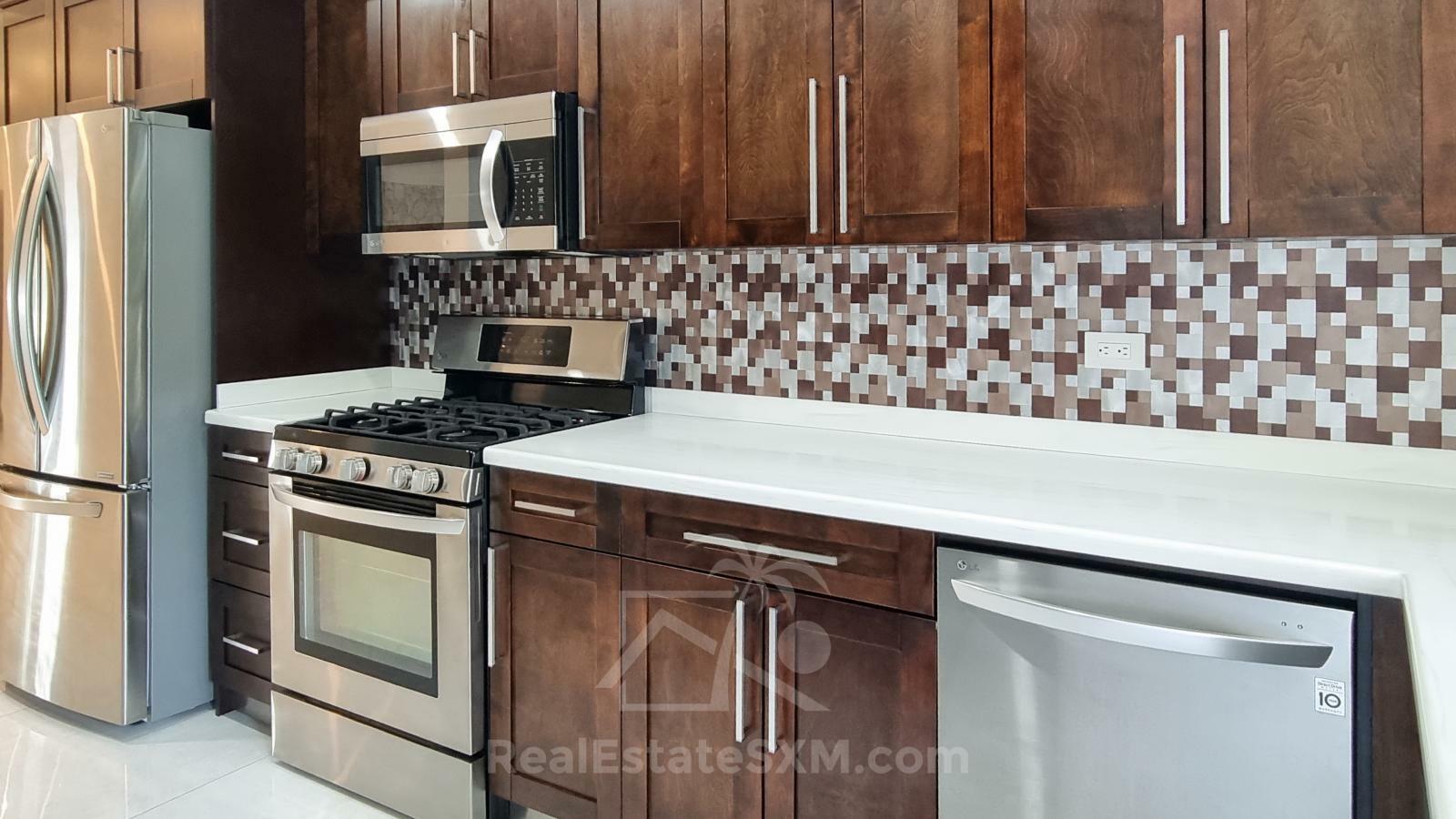 Cozy & luxury, hidden gem in the heart of Cole Bay 2-BR apartment. Swimming Pool. Gym. Renovated