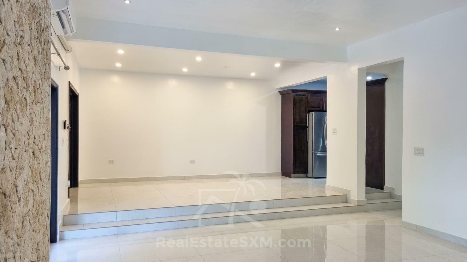 Cozy & luxury, hidden gem in the heart of Cole Bay 2-BR apartment. Swimming Pool. Gym. Renovated