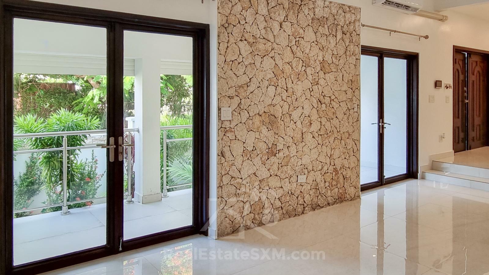 Cozy & luxury, hidden gem in the heart of Cole Bay 2-BR apartment. Swimming Pool. Gym. Renovated