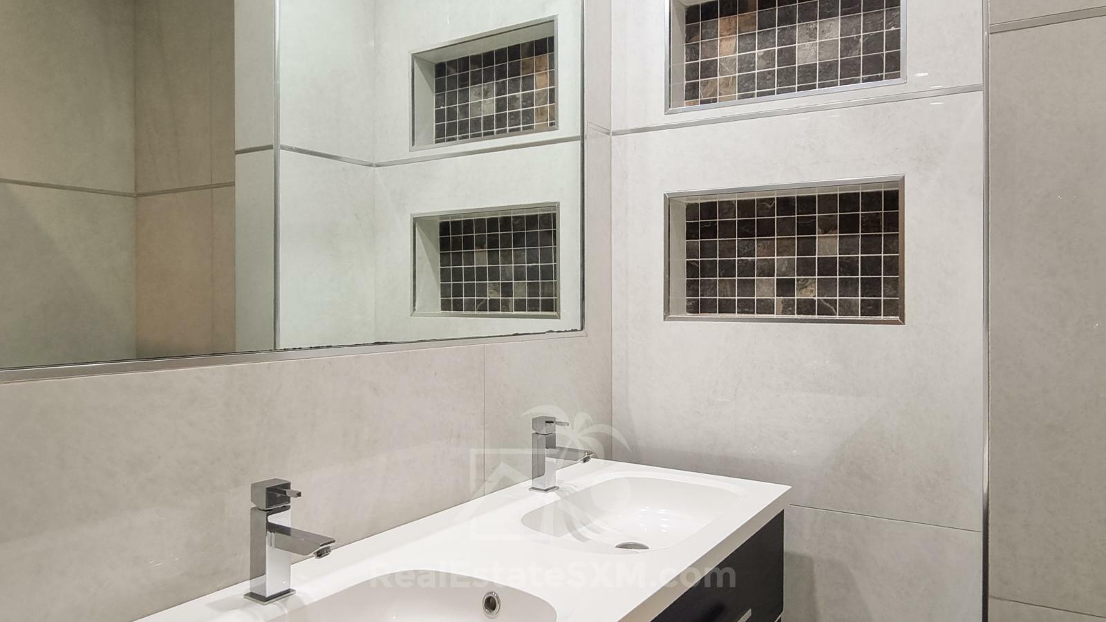 Cozy & luxury, hidden gem in the heart of Cole Bay 2-BR apartment. Swimming Pool. Gym. Renovated
