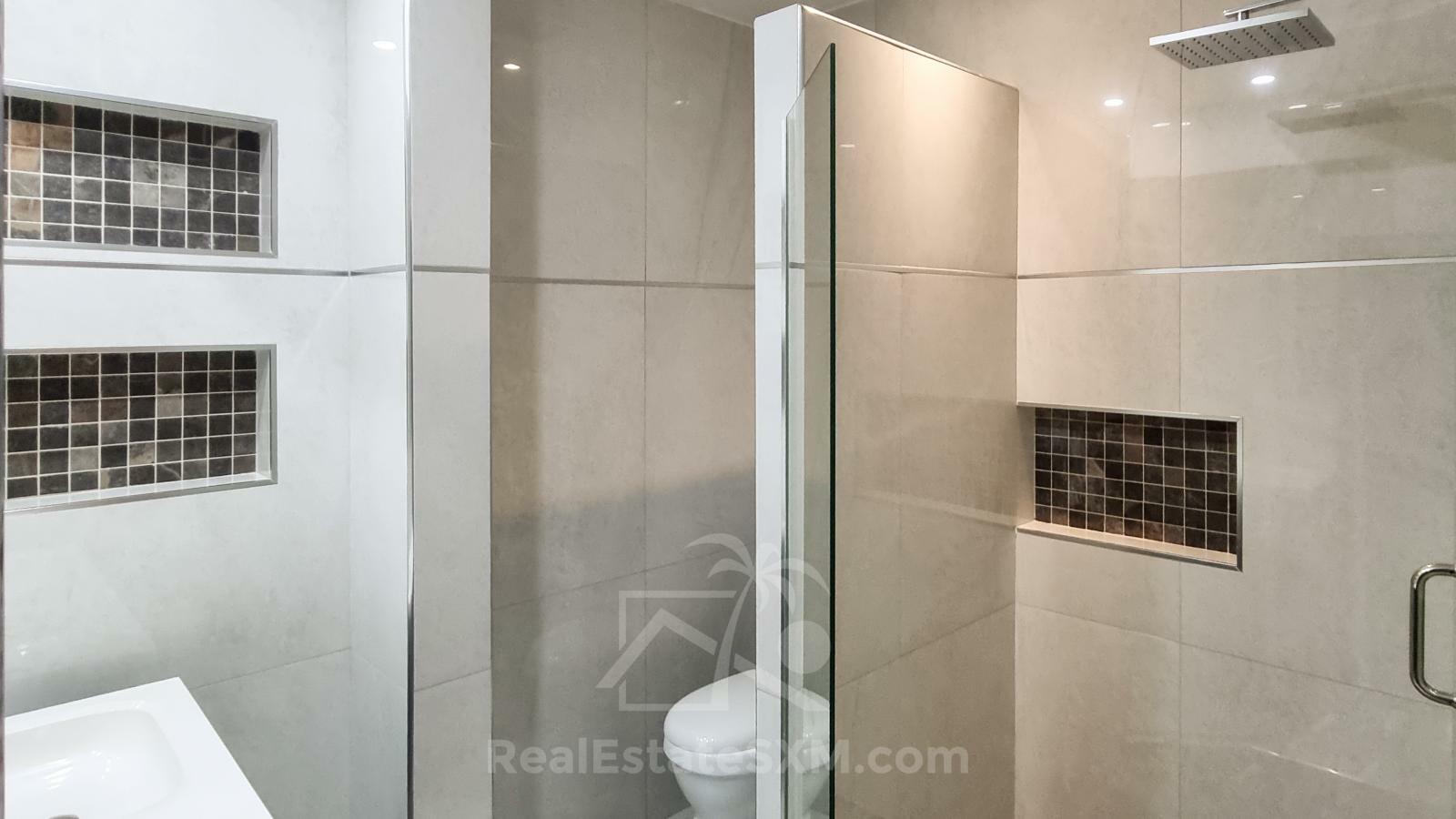 Cozy & luxury, hidden gem in the heart of Cole Bay 2-BR apartment. Swimming Pool. Gym. Renovated