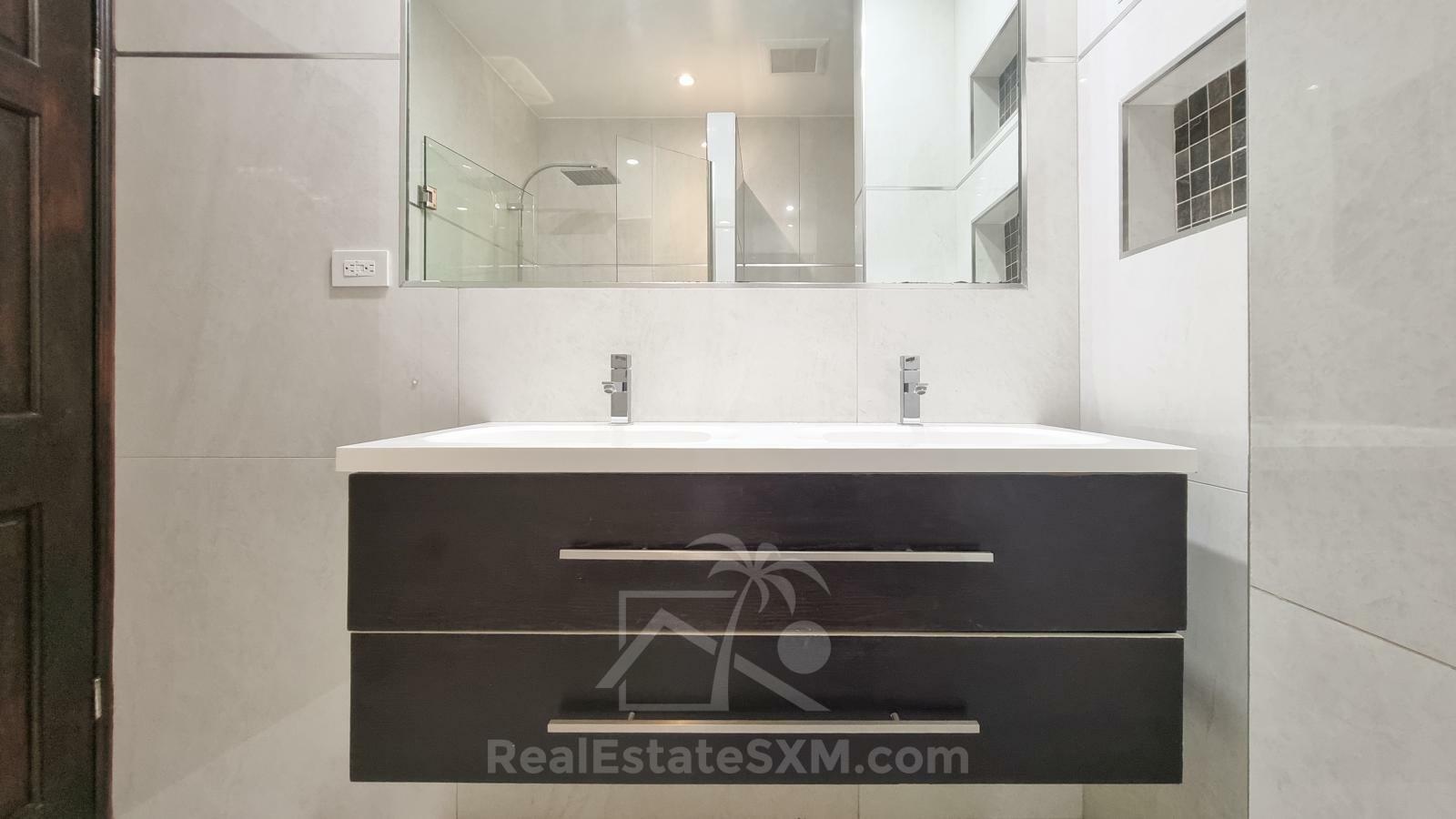 Cozy & luxury, hidden gem in the heart of Cole Bay 2-BR apartment. Swimming Pool. Gym. Renovated