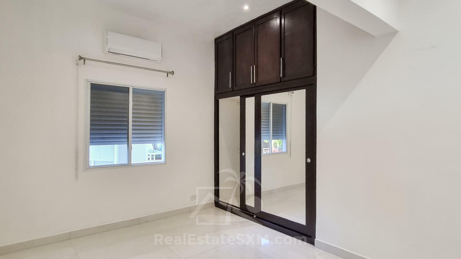 Cozy & luxury, hidden gem in the heart of Cole Bay 2-BR apartment. Swimming Pool. Gym. Renovated