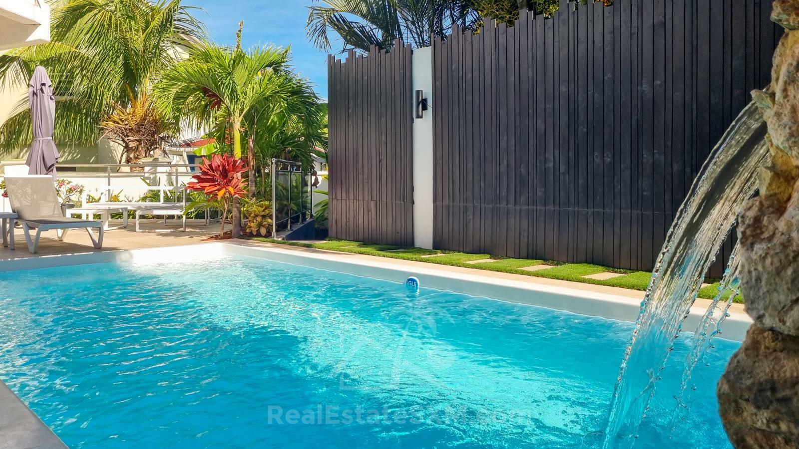 Cozy & luxury, hidden gem in the heart of Cole Bay 2-BR apartment. Swimming Pool. Gym. Renovated