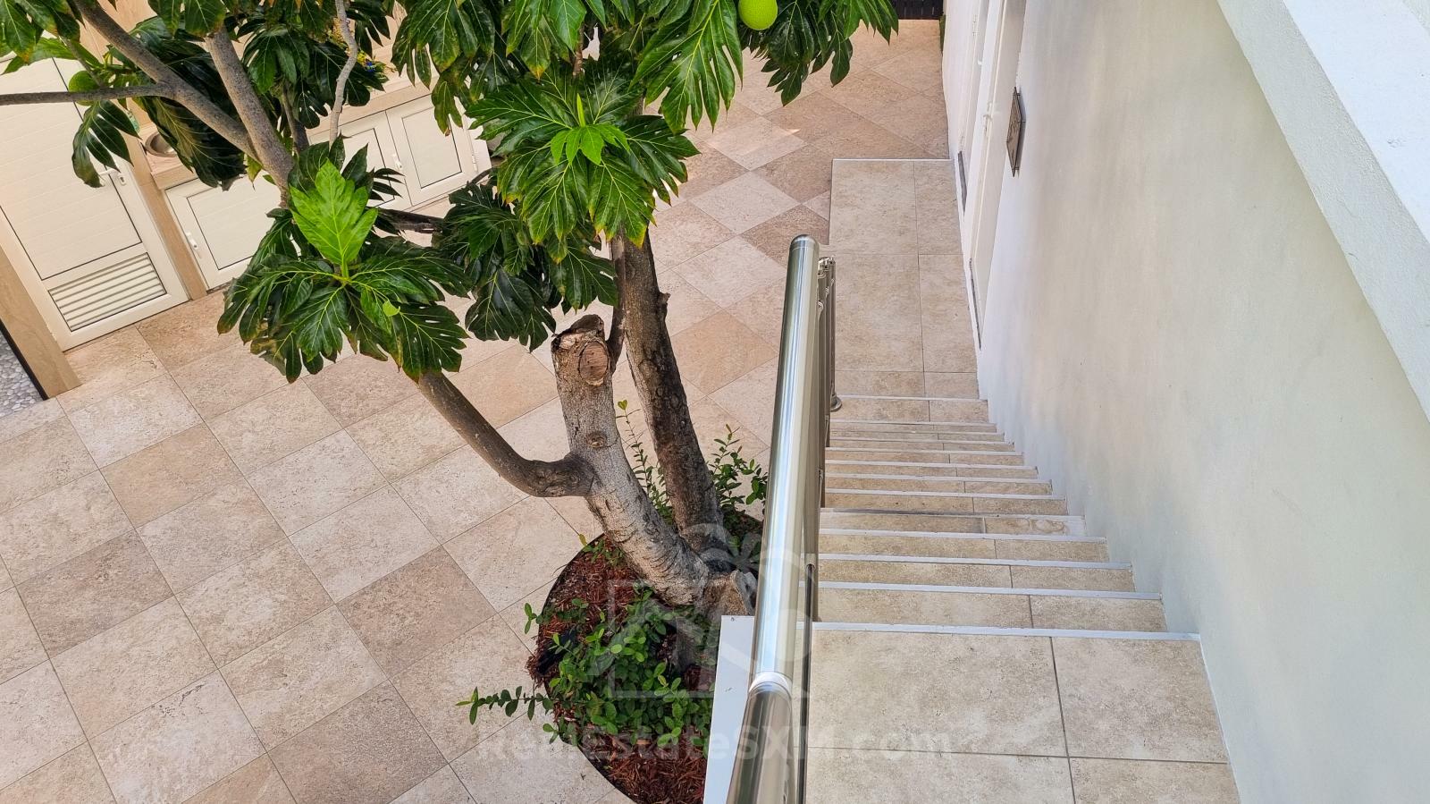 Cozy & luxury, hidden gem in the heart of Cole Bay 2-BR apartment. Swimming Pool. Gym. Renovated