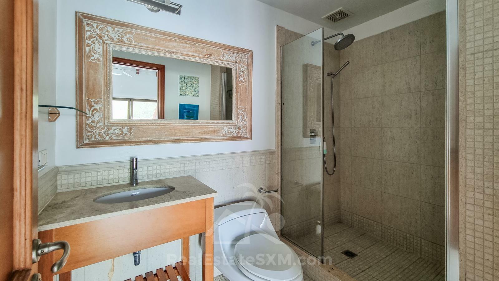Property for sale St Maarten Simpson Bay Yacht Club: Luxury Waterfront 3BR with Boat Dock