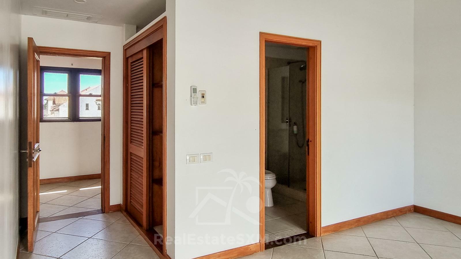 Property for sale St Maarten Simpson Bay Yacht Club: Luxury Waterfront 3BR with Boat Dock