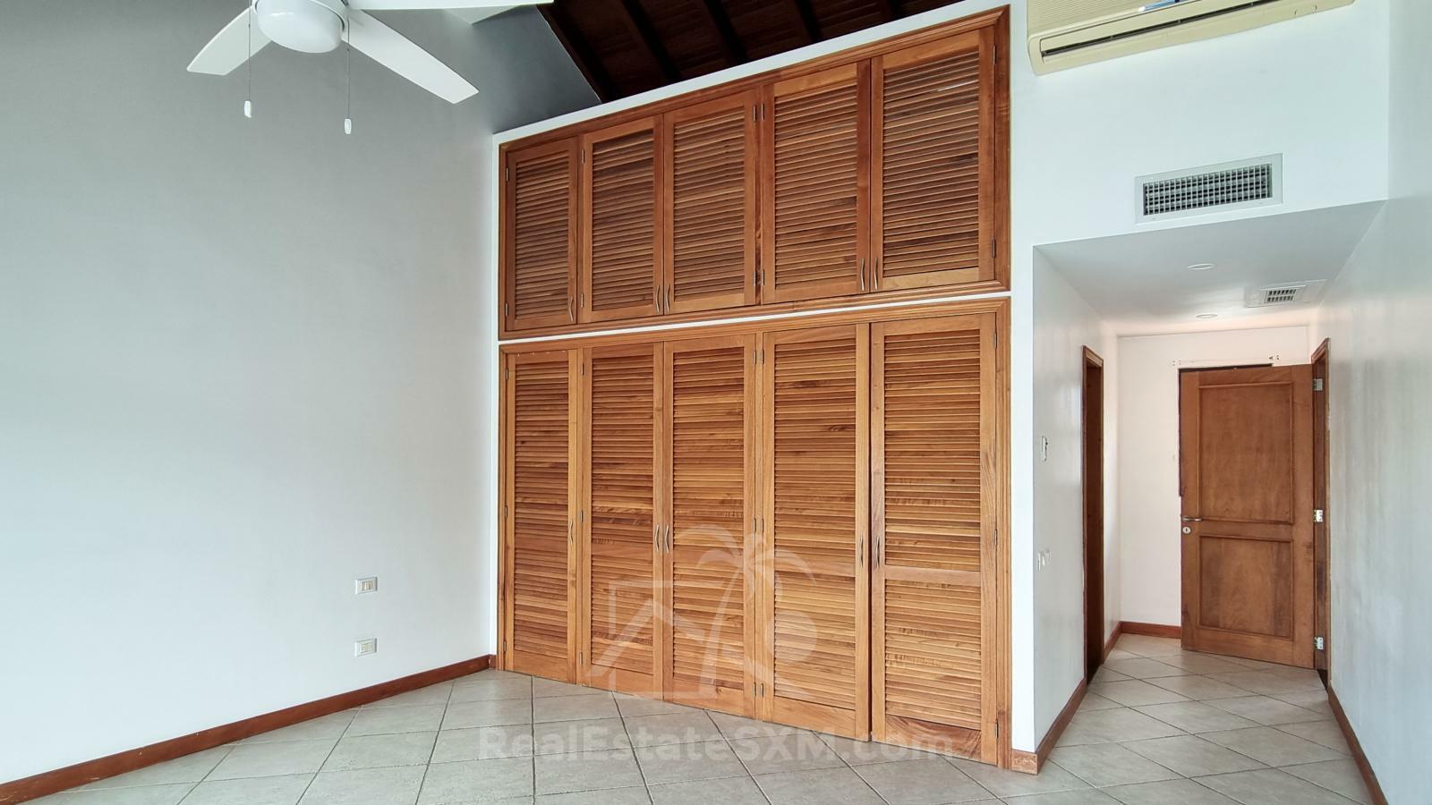 Property for sale St Maarten Simpson Bay Yacht Club: Luxury Waterfront 3BR with Boat Dock