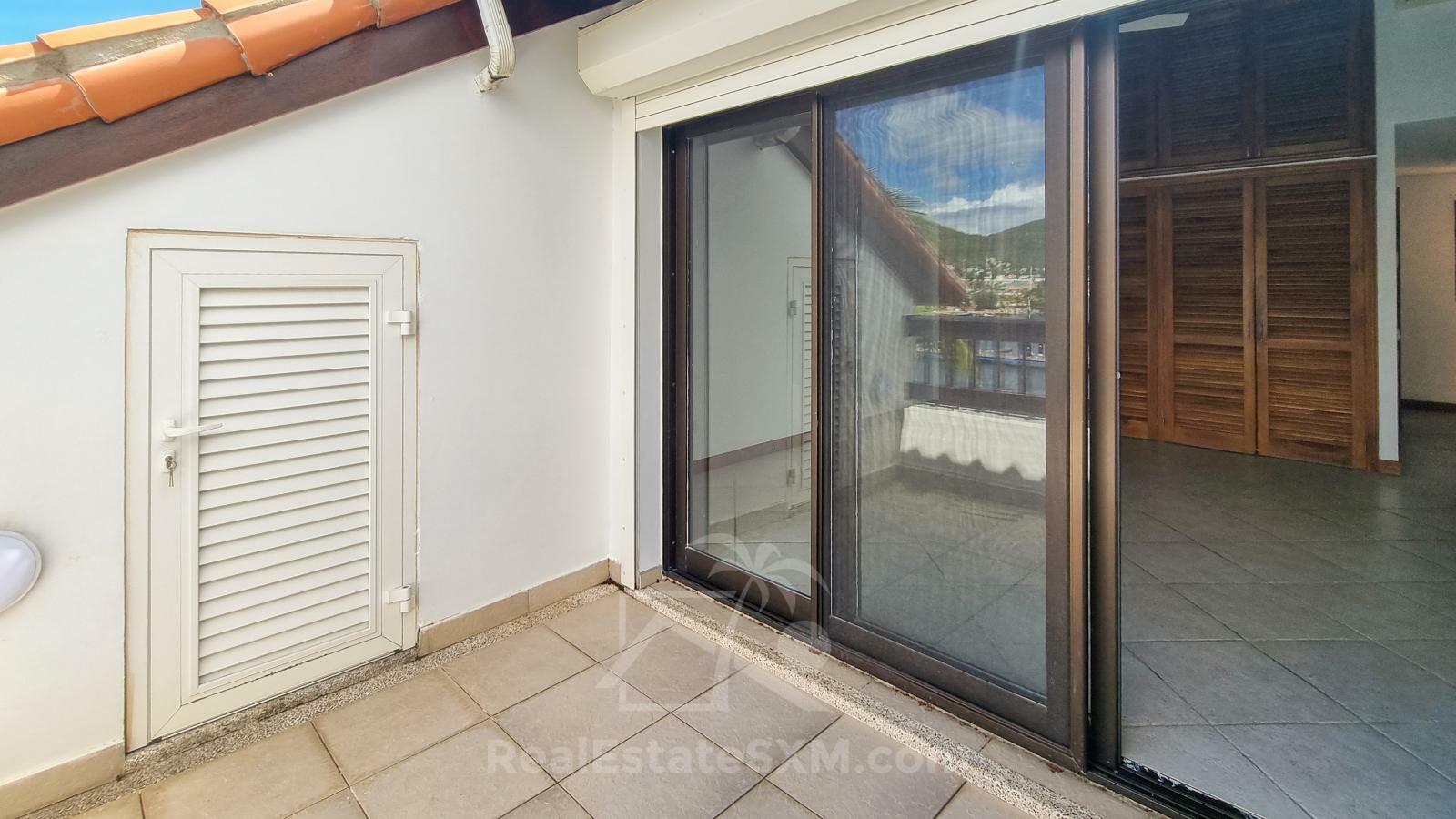 Property for sale St Maarten Simpson Bay Yacht Club: Luxury Waterfront 3BR with Boat Dock