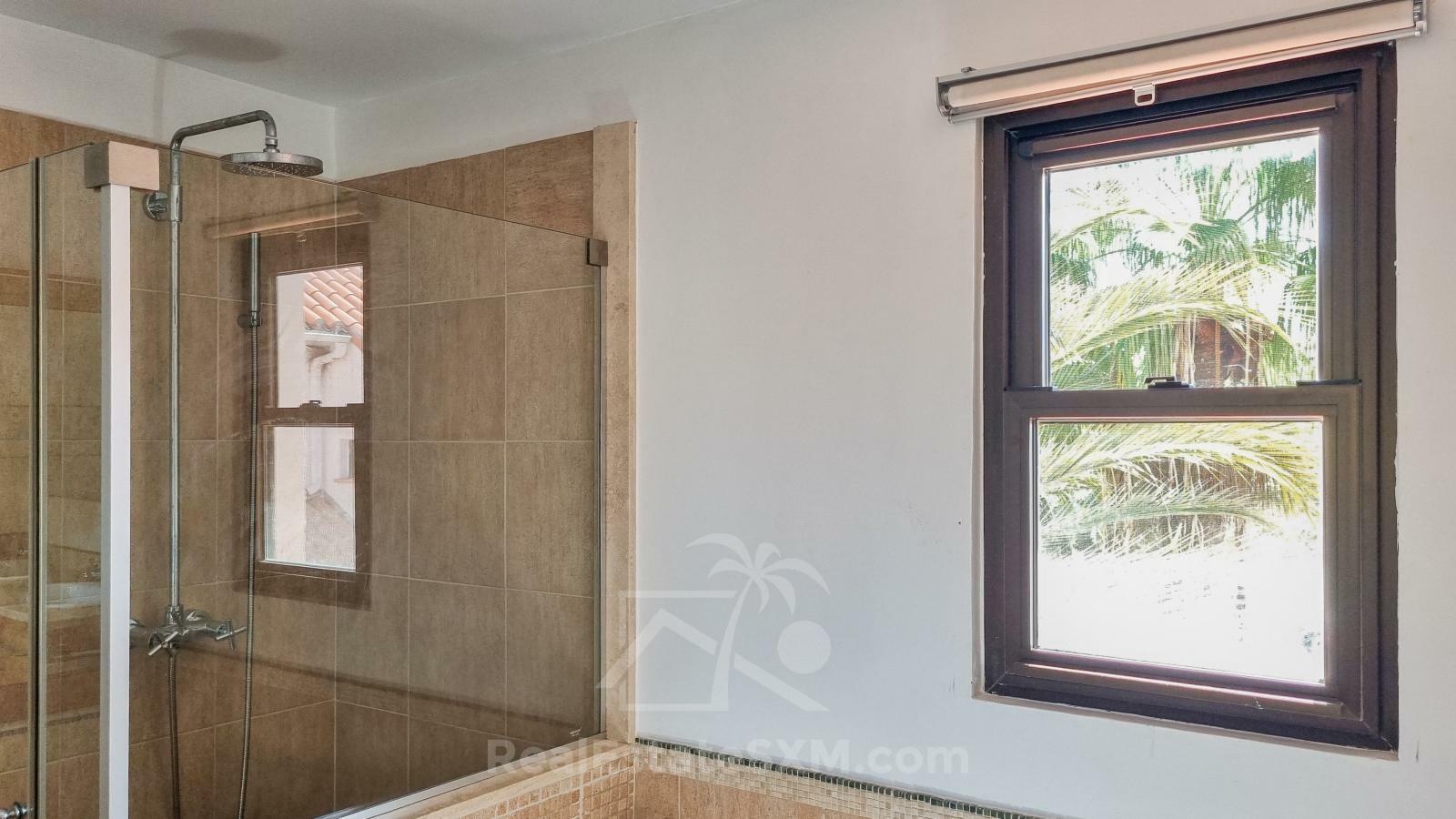 Property for sale St Maarten Simpson Bay Yacht Club: Luxury Waterfront 3BR with Boat Dock