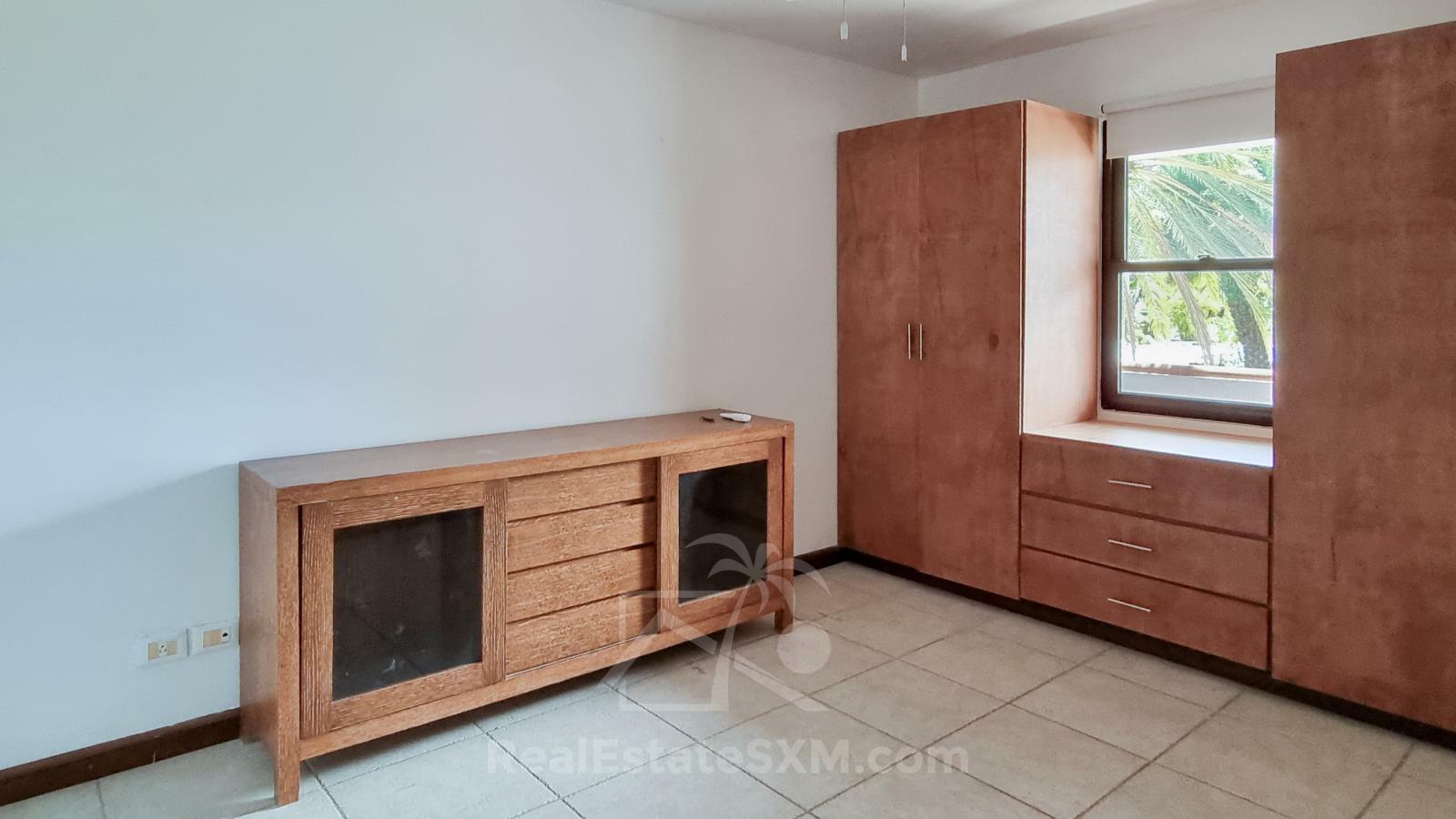 Property for sale St Maarten Simpson Bay Yacht Club: Luxury Waterfront 3BR with Boat Dock