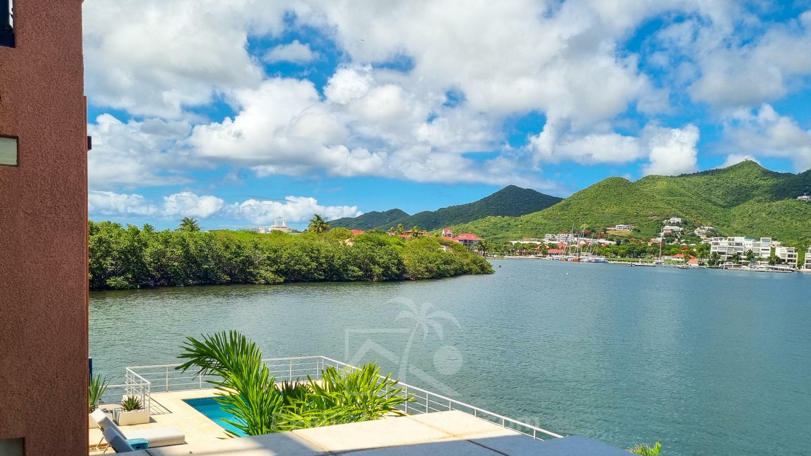 Property for sale St Maarten Simpson Bay Yacht Club: Luxury Waterfront 3BR with Boat Dock