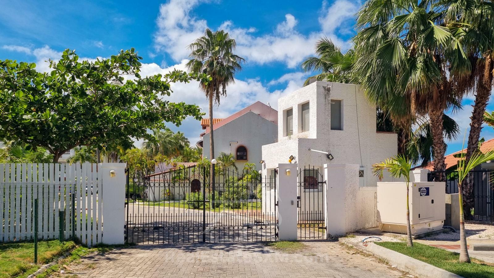 Property for sale St Maarten Simpson Bay Yacht Club: Luxury Waterfront 3BR with Boat Dock