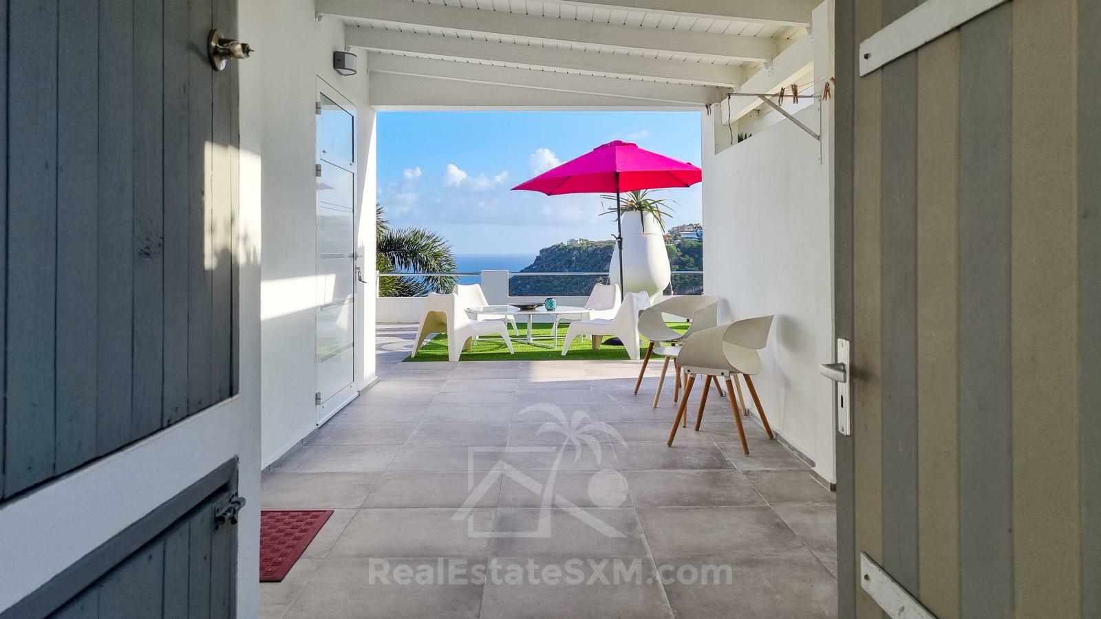 Point Blanche Penthouse for rent: stunning 3bed/2bath with huge sundeck and amazing ocean views