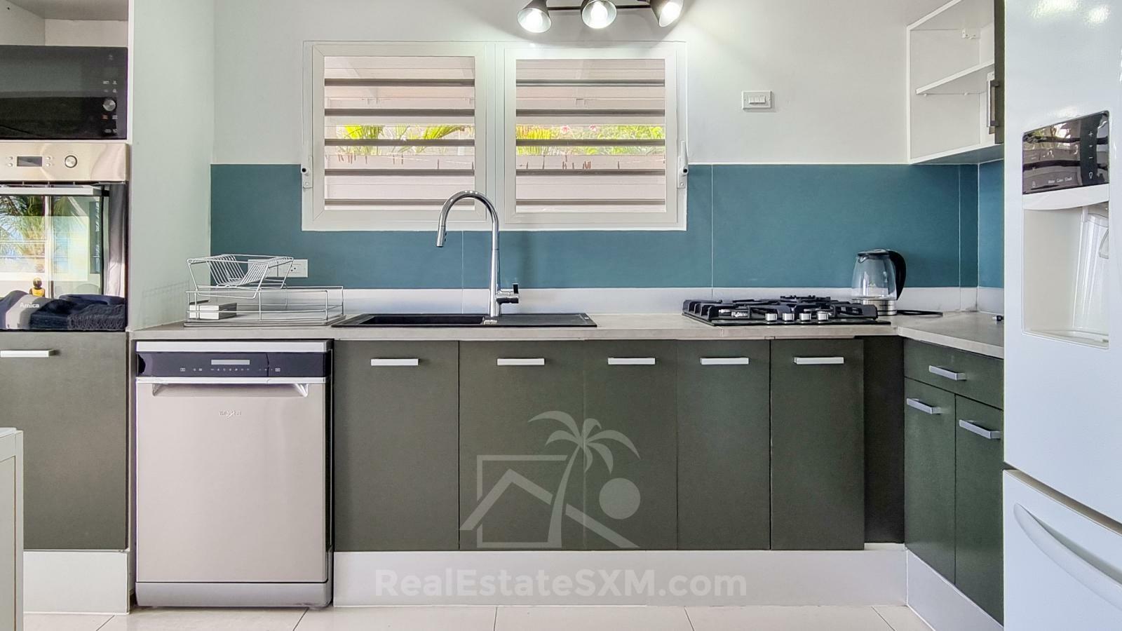 Point Blanche Penthouse for rent: stunning 3bed/2bath with huge sundeck and amazing ocean views