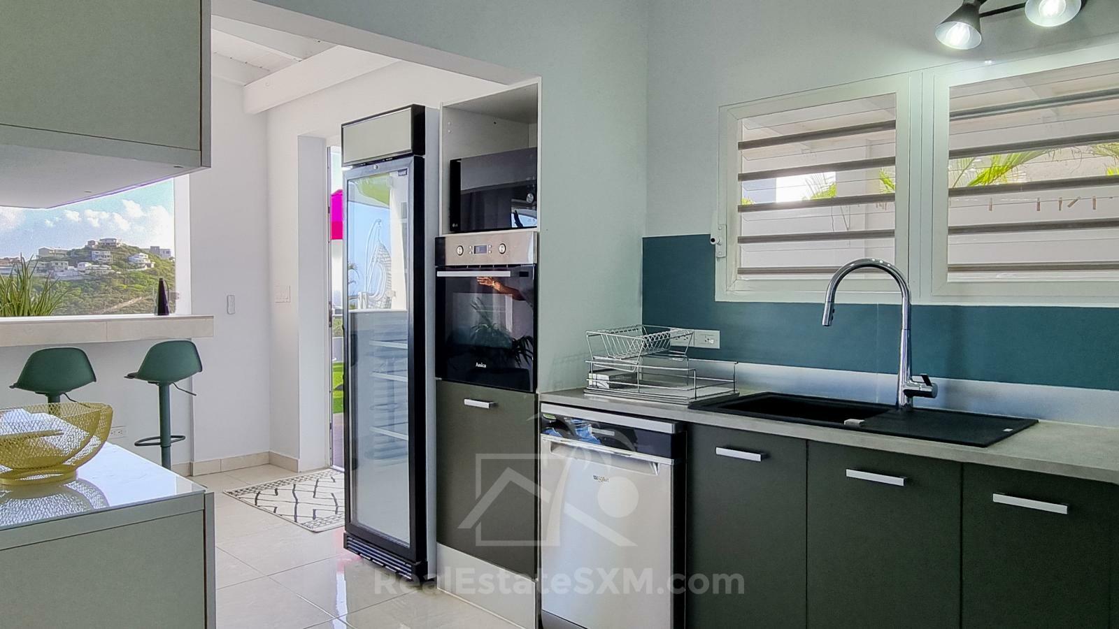 Point Blanche Penthouse for rent: stunning 3bed/2bath with huge sundeck and amazing ocean views