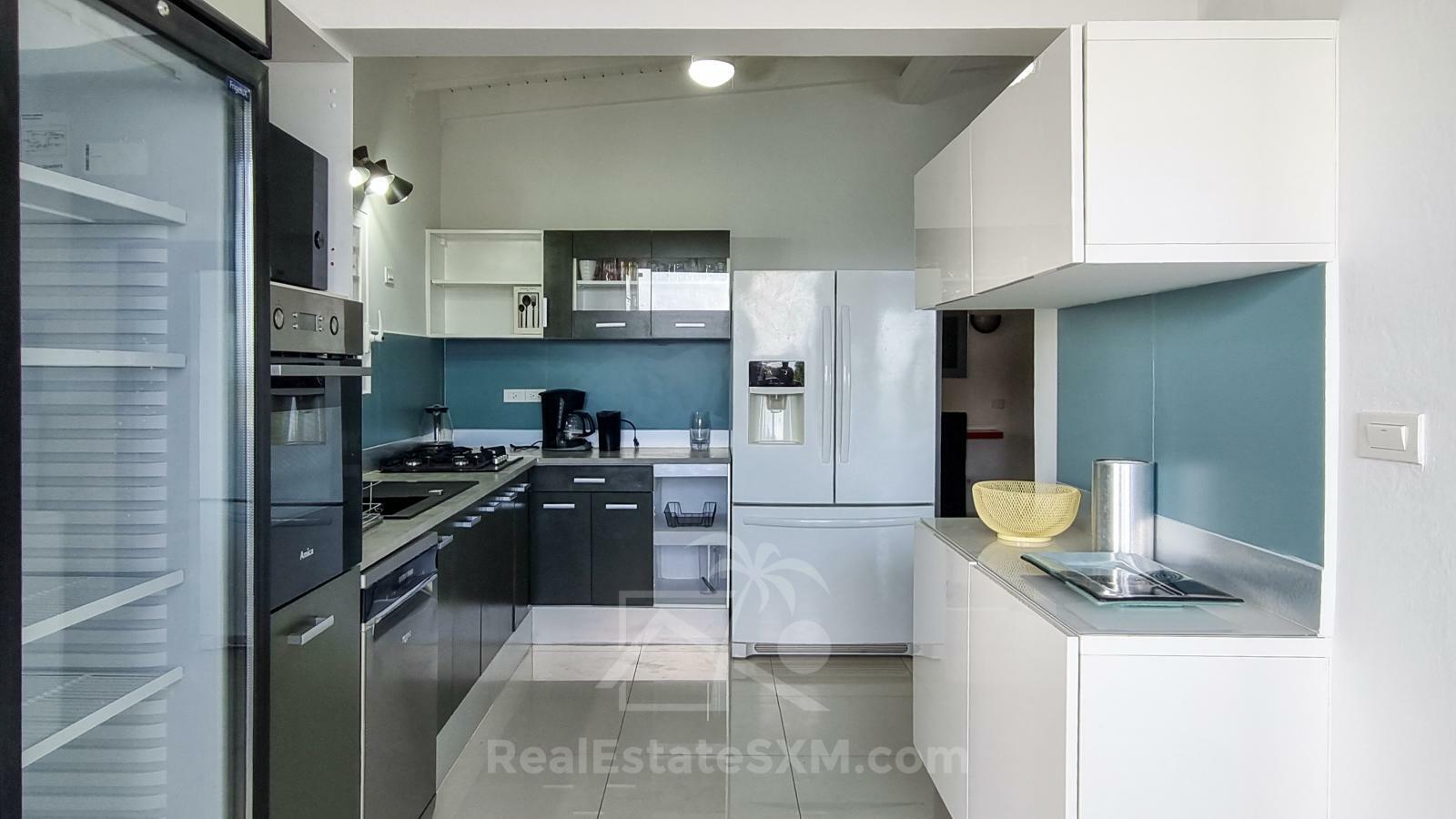 Point Blanche Penthouse for rent: stunning 3bed/2bath with huge sundeck and amazing ocean views
