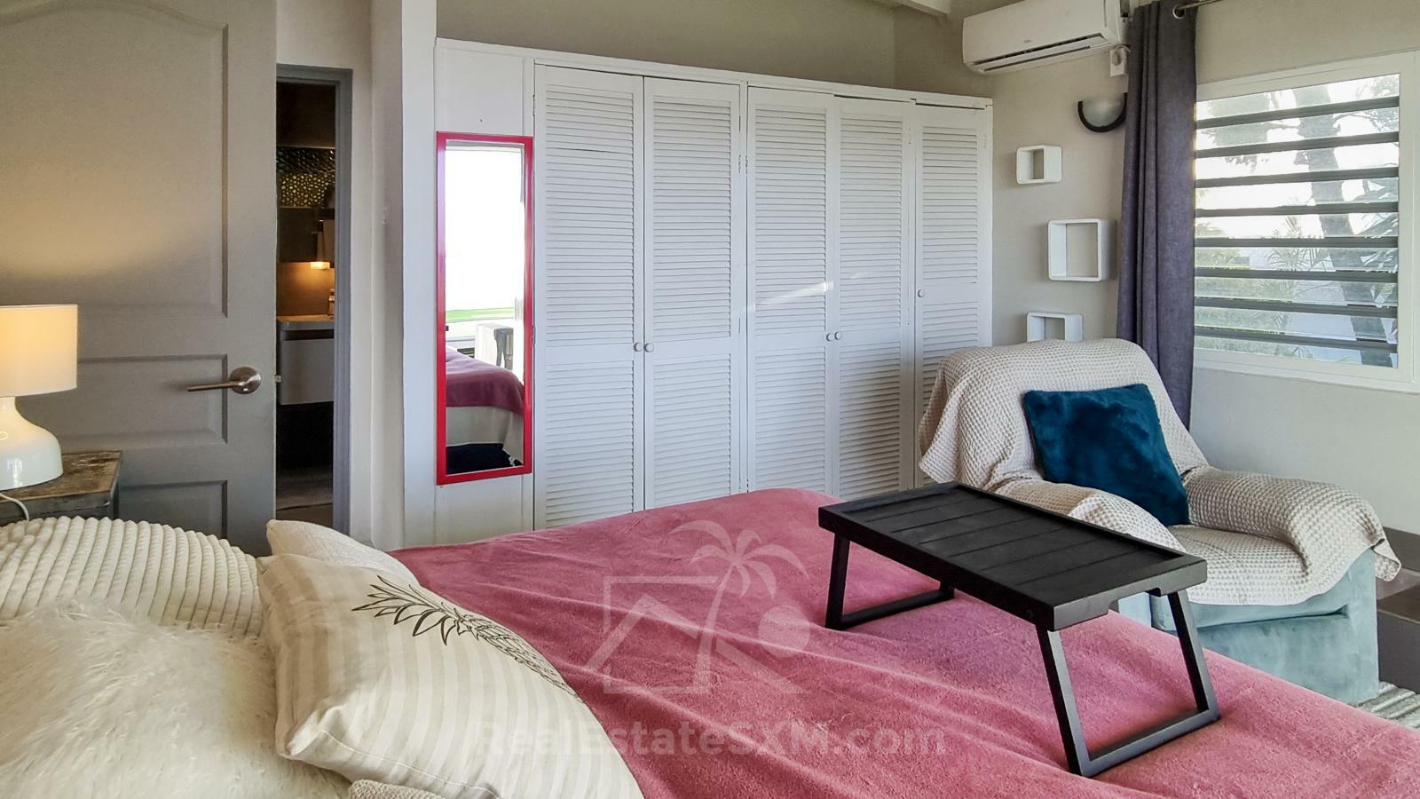 Point Blanche Penthouse for rent: stunning 3bed/2bath with huge sundeck and amazing ocean views