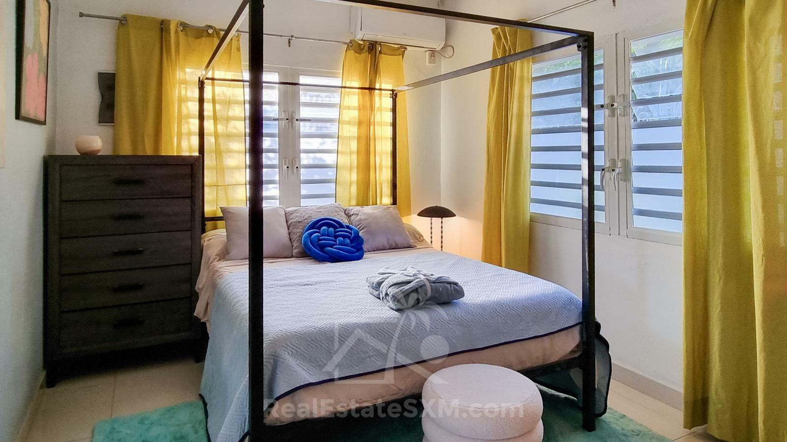 Point Blanche Penthouse for rent: stunning 3bed/2bath with huge sundeck and amazing ocean views