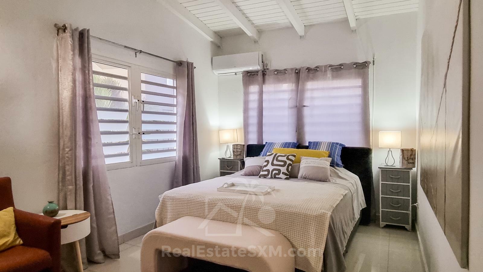 Point Blanche Penthouse for rent: stunning 3bed/2bath with huge sundeck and amazing ocean views