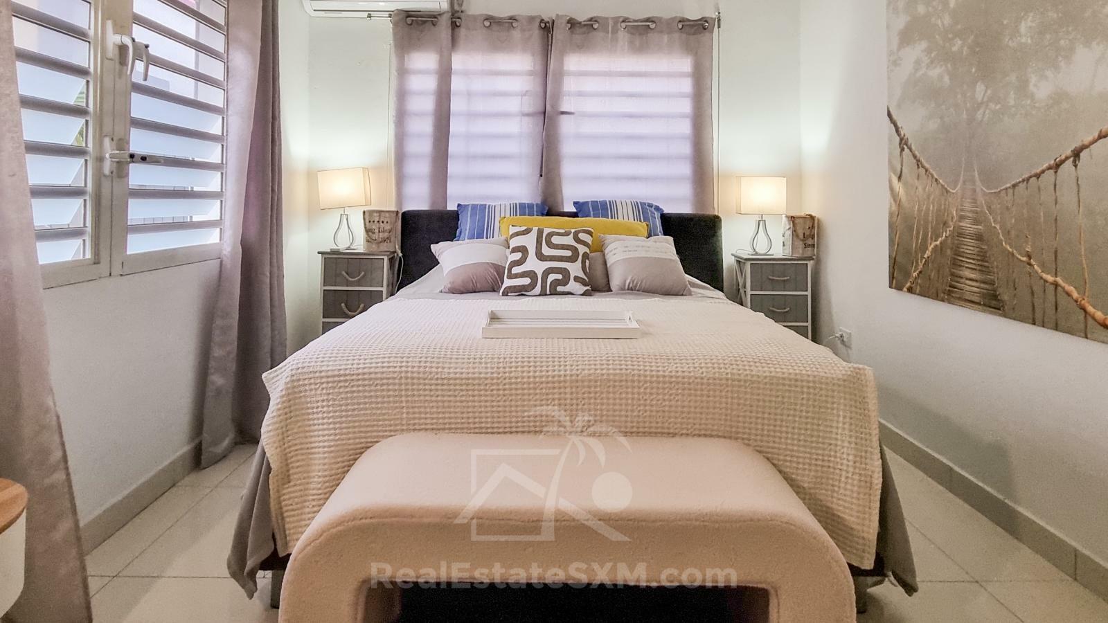 Point Blanche Penthouse for rent: stunning 3bed/2bath with huge sundeck and amazing ocean views