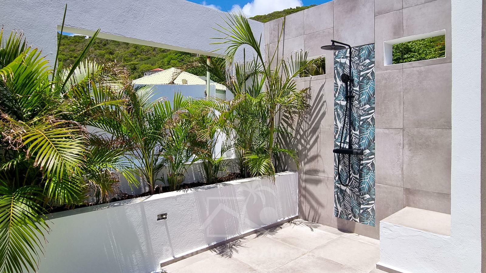 Point Blanche Penthouse for rent: stunning 3bed/2bath with huge sundeck and amazing ocean views