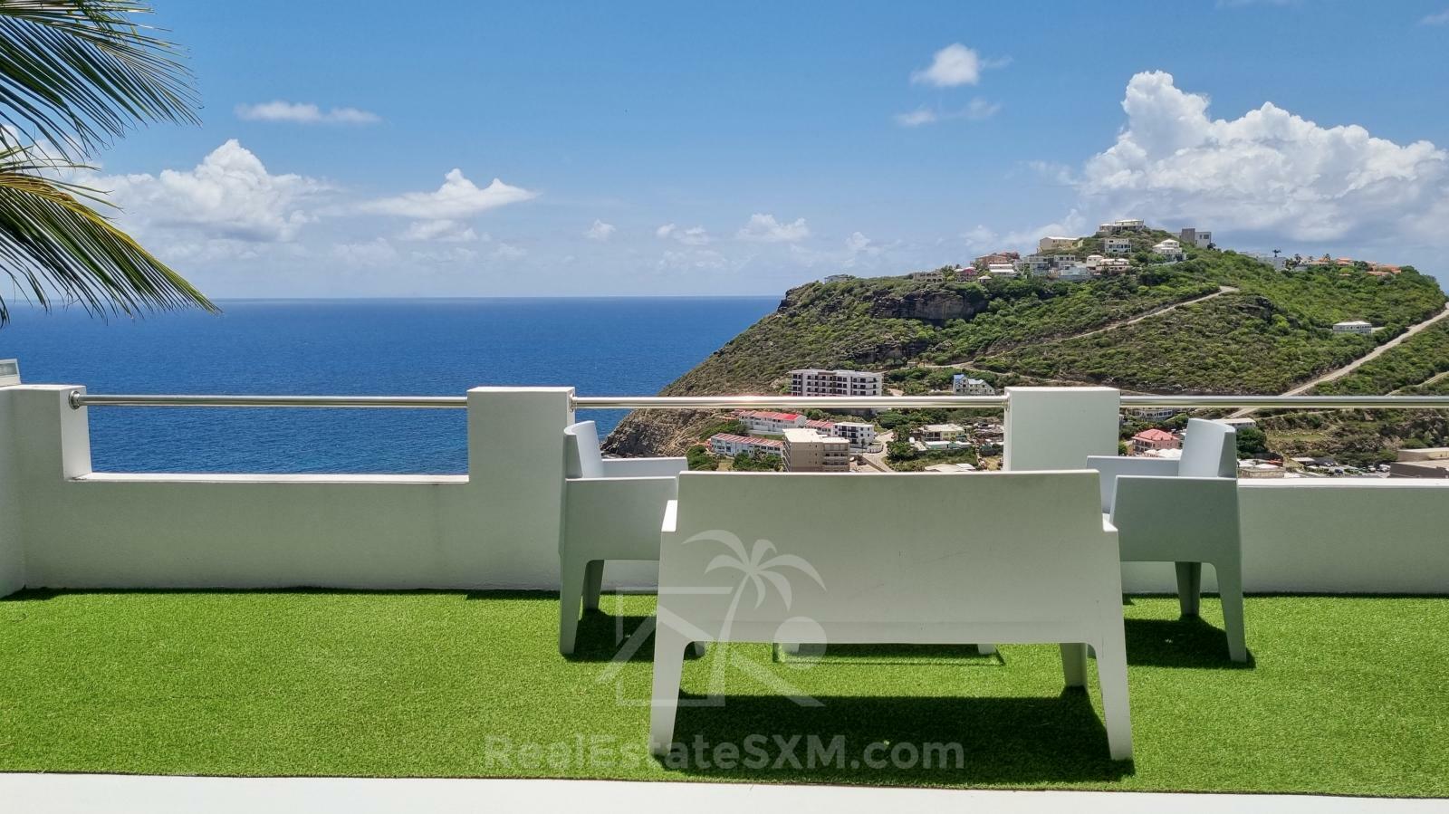 Point Blanche Penthouse for rent: stunning 3bed/2bath with huge sundeck and amazing ocean views