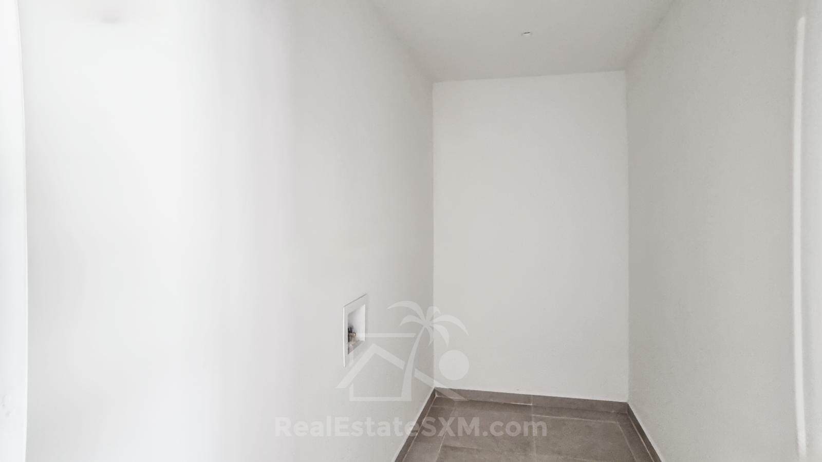 Large NEW 2-bedrooms Apartments FOR RENT. SXM, Cay Hill, Hospital Rd. Underground parking. Elevator